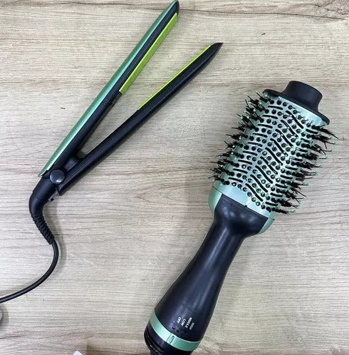 Plancha de Cabello y Cepillo secador Rem